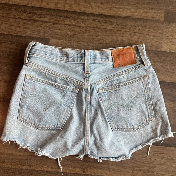 LEVI'S 501 JEAN SHORTS - Picture 2 of 6